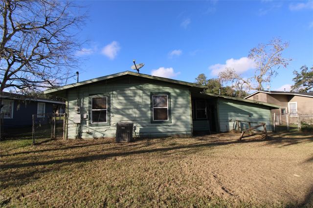 430 Winding Way Street, Lake Jackson, TX 77566