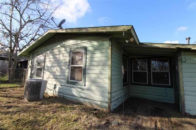 430 Winding Way Street, Lake Jackson, TX 77566