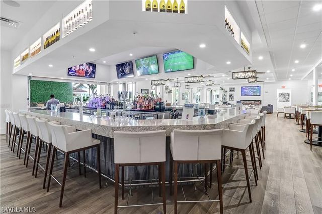 5944 Sand Wedge LN 1106, Naples, FL 34110