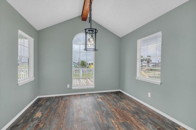 286 Ling Street, Bayou Vista, TX 77563