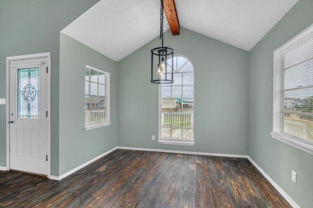 286 Ling Street, Bayou Vista, TX 77563