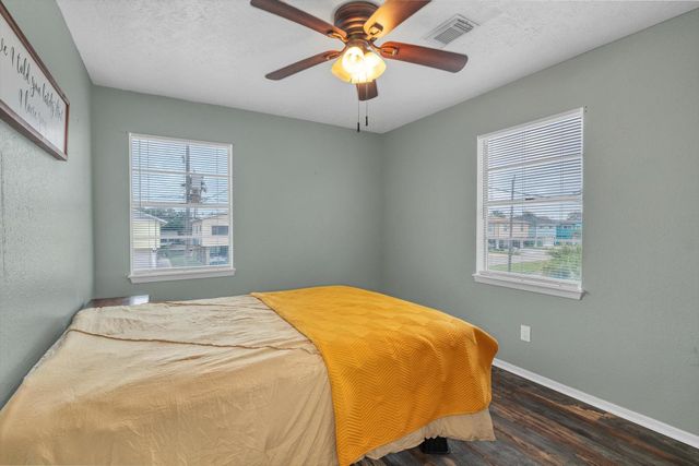 286 Ling Street, Bayou Vista, TX 77563