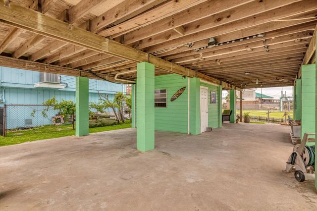286 Ling Street, Bayou Vista, TX 77563