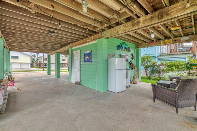 286 Ling Street, Bayou Vista, TX 77563