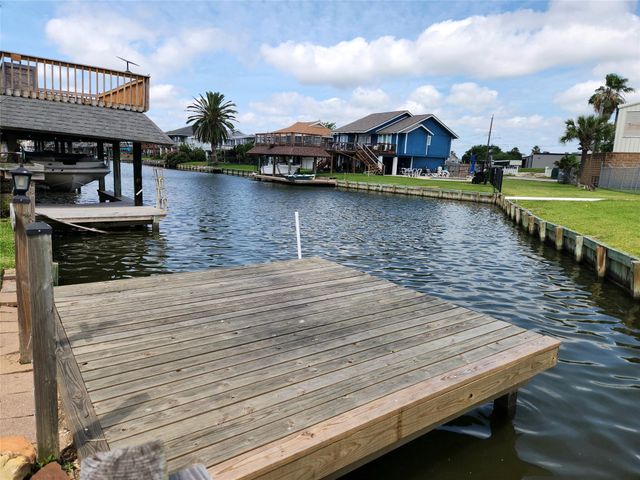 286 Ling Street, Bayou Vista, TX 77563
