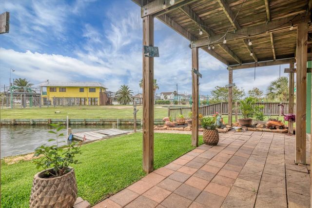 286 Ling Street, Bayou Vista, TX 77563