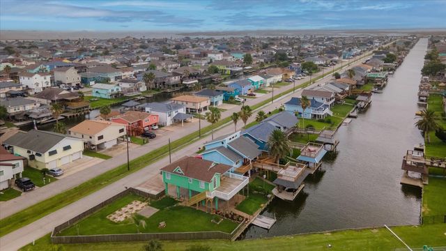 286 Ling Street, Bayou Vista, TX 77563