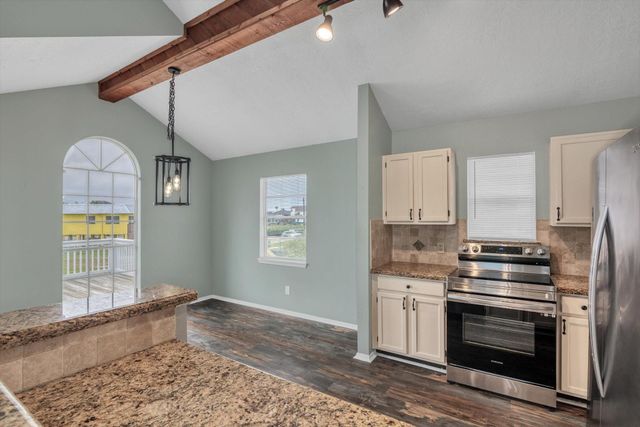 286 Ling Street, Bayou Vista, TX 77563