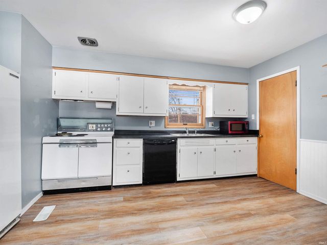 5749 Meadowbrook Drive, Fort Wayne, IN 46835