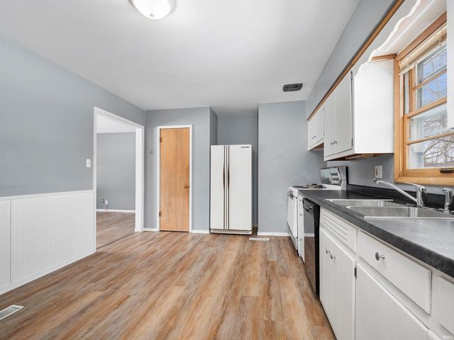 5749 Meadowbrook Drive, Fort Wayne, IN 46835