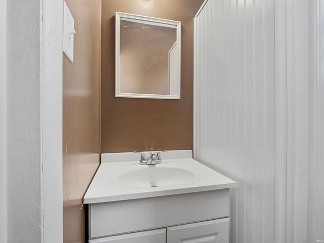 5749 Meadowbrook Drive, Fort Wayne, IN 46835