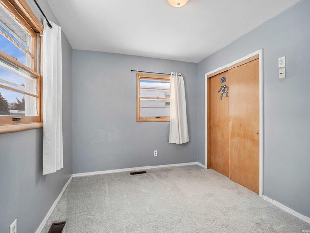 5749 Meadowbrook Drive, Fort Wayne, IN 46835