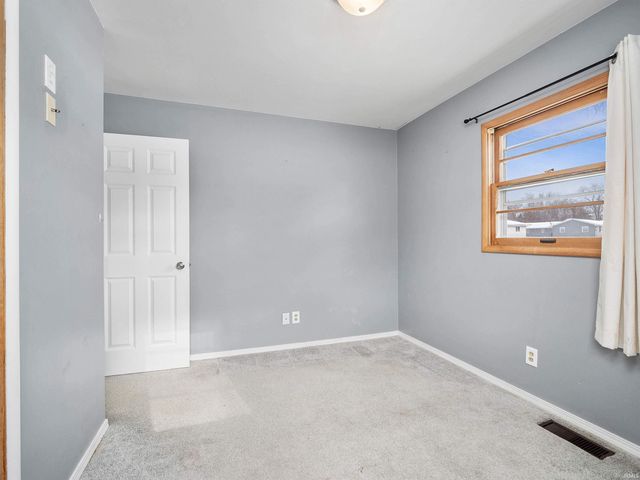 5749 Meadowbrook Drive, Fort Wayne, IN 46835