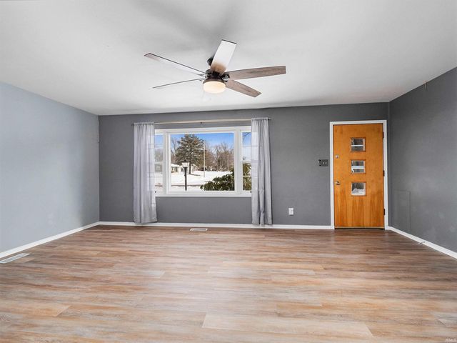 5749 Meadowbrook Drive, Fort Wayne, IN 46835