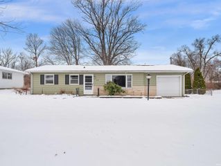 5749 Meadowbrook Drive, Fort Wayne, IN 46835