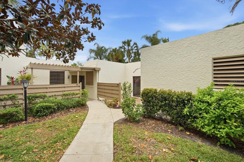 Image 2 of property listing at 169 PINEHURST DRIVE 169, Bradenton, FL 34210