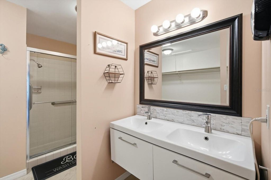 Image 17 of property listing at 169 PINEHURST DRIVE 169, Bradenton, FL 34210