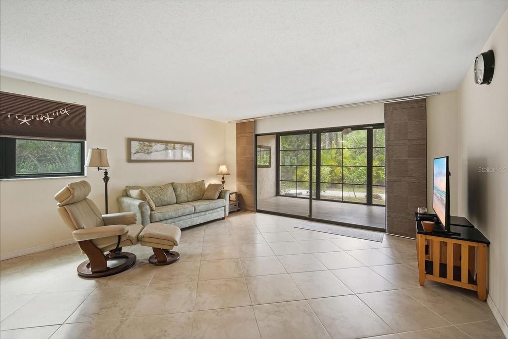 Image 5 of property listing at 169 PINEHURST DRIVE 169, Bradenton, FL 34210