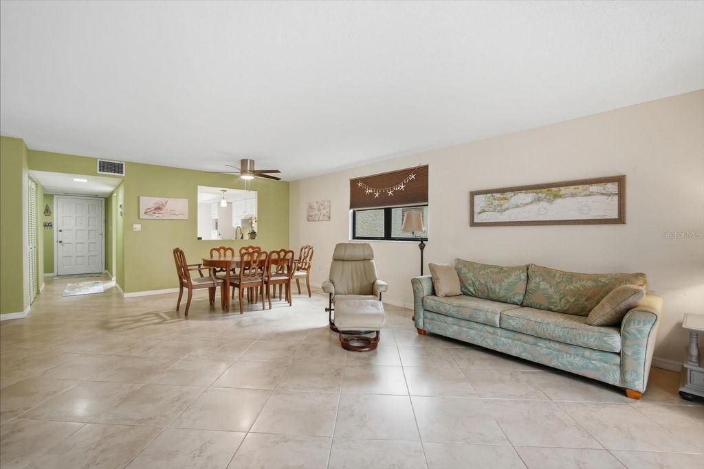 Image 6 of property listing at 169 PINEHURST DRIVE 169, Bradenton, FL 34210