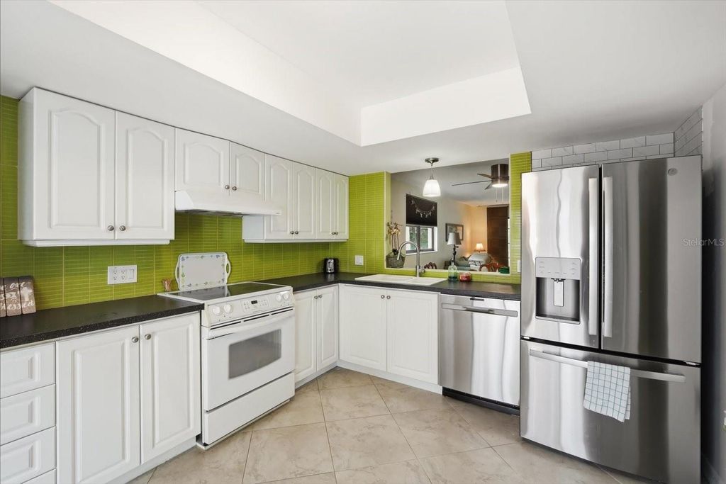 Image 9 of property listing at 169 PINEHURST DRIVE 169, Bradenton, FL 34210