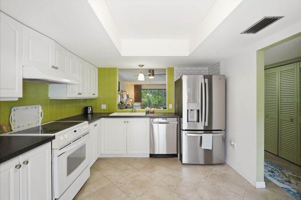 Image 10 of property listing at 169 PINEHURST DRIVE 169, Bradenton, FL 34210