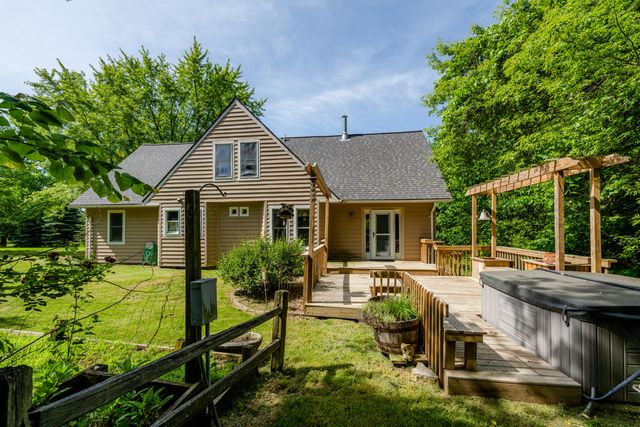 2775 Lakeland Drive, Oronoko Twp, MI 49103