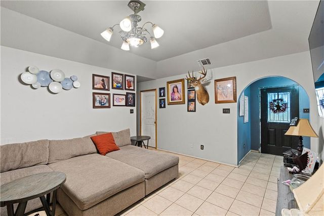 564 N La Paloma Street, Rio Grande City, TX 78582