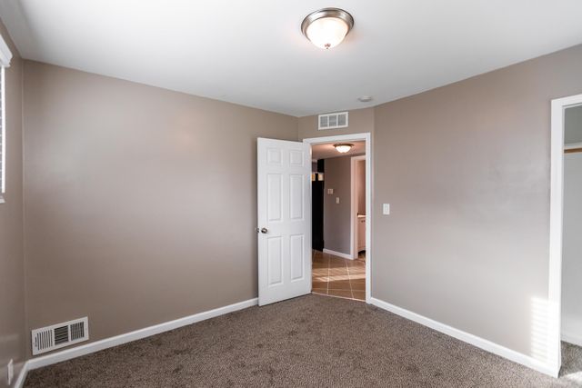 21400 Parklawn Street, Oak Park City, MI 48237