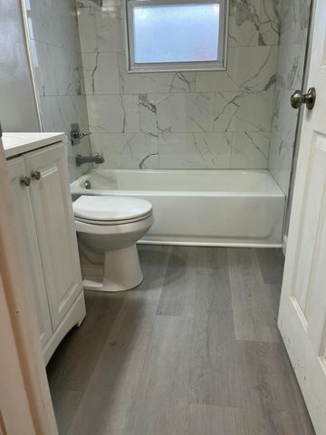 21400 Parklawn Street, Oak Park City, MI 48237