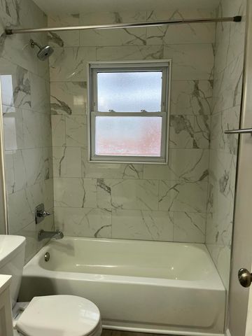 21400 Parklawn Street, Oak Park City, MI 48237