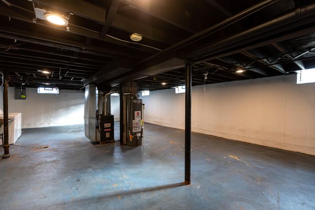 21400 Parklawn Street, Oak Park City, MI 48237