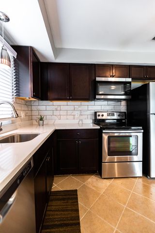 21400 Parklawn Street, Oak Park City, MI 48237