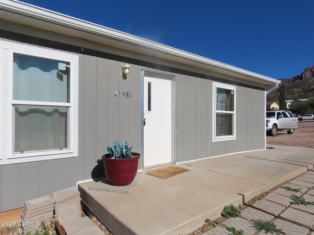 1044 S WESTERN Avenue, Superior, AZ 85173