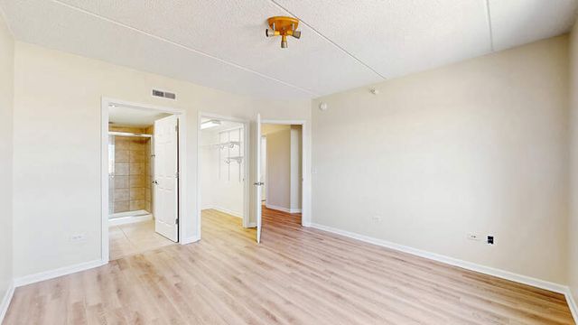 750 Pearson Street 808, Des Plaines, IL 60016