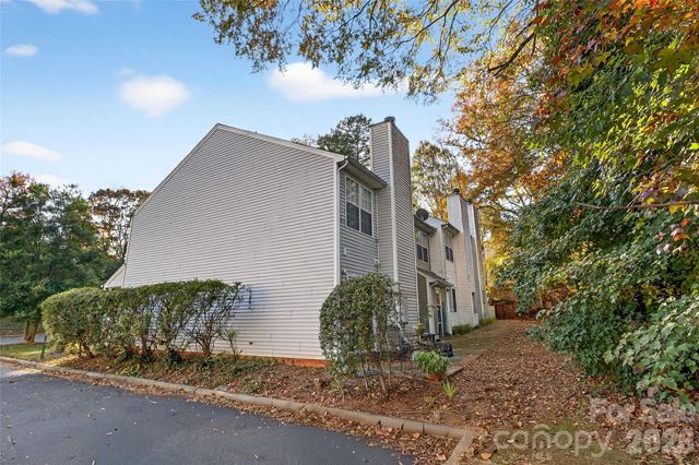 6407 Windsor Gate Lane, Charlotte, NC 28215