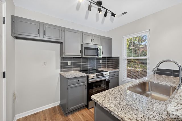 6407 Windsor Gate Lane, Charlotte, NC 28215