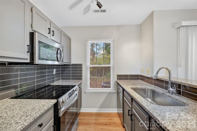 6407 Windsor Gate Lane, Charlotte, NC 28215