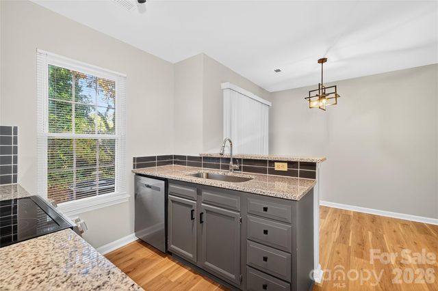 6407 Windsor Gate Lane, Charlotte, NC 28215