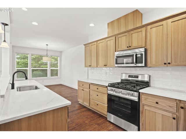 4054 FOREST VIEW Dr, Washougal, WA 98671