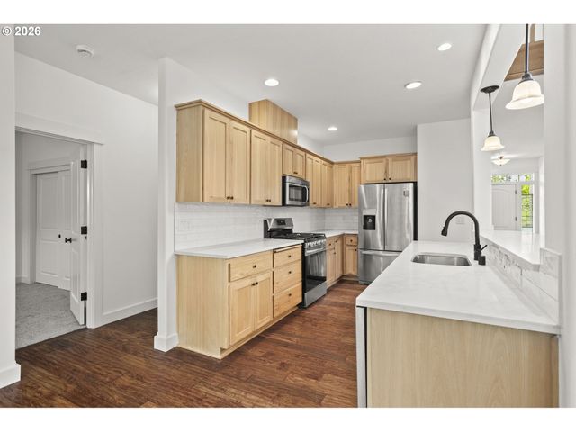 4054 FOREST VIEW Dr, Washougal, WA 98671