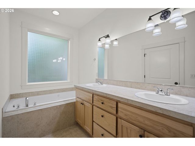 4054 FOREST VIEW Dr, Washougal, WA 98671