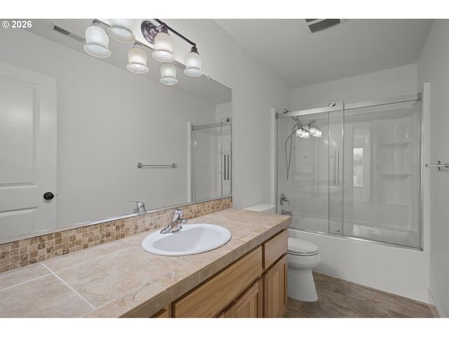 4054 FOREST VIEW Dr, Washougal, WA 98671