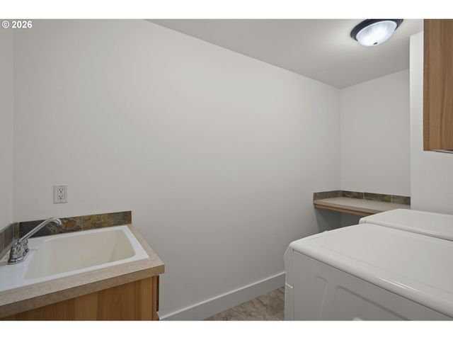 4054 FOREST VIEW Dr, Washougal, WA 98671