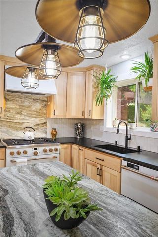 2107 S Scenic Blvd, Spokane, WA 99224