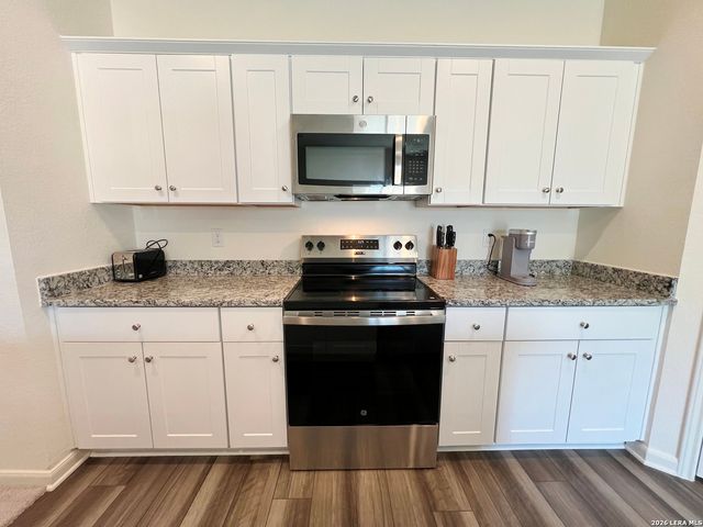 874 Barnacle Ct, Adkins, TX 78109