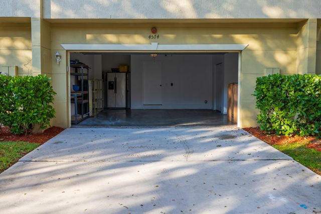 4574 Danson Way, Delray Beach, FL 33445