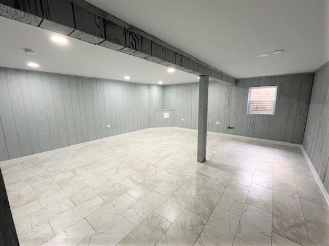 28 Chaucer Lane, Streamwood, IL 60107