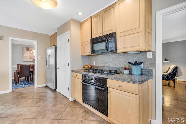 81 Heatherbrook Lane, Kirkwood, MO 63122