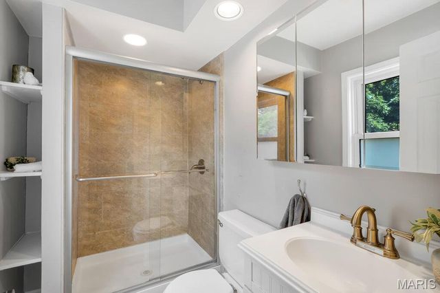 81 Heatherbrook Lane, Kirkwood, MO 63122
