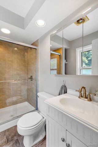 81 Heatherbrook Lane, Kirkwood, MO 63122